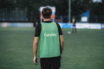双重违规叠加！FIFA调查阿根廷马岛横幅与决赛斗殴，多人恐遭禁赛（配图示意）
