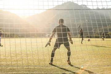 曼联球员姆博莫休赛期现身法网2026看台（配图示意）
